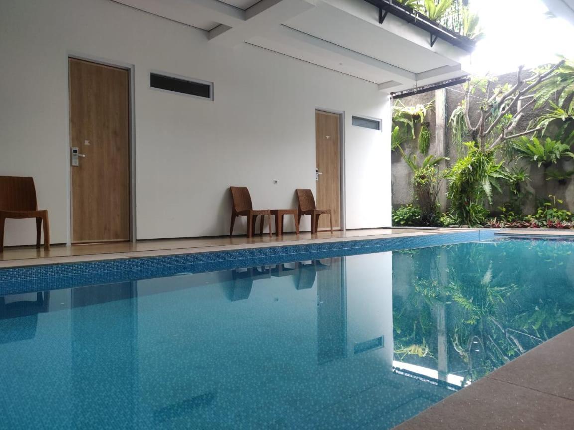 Rion Hostel Bogor Eksteriør billede