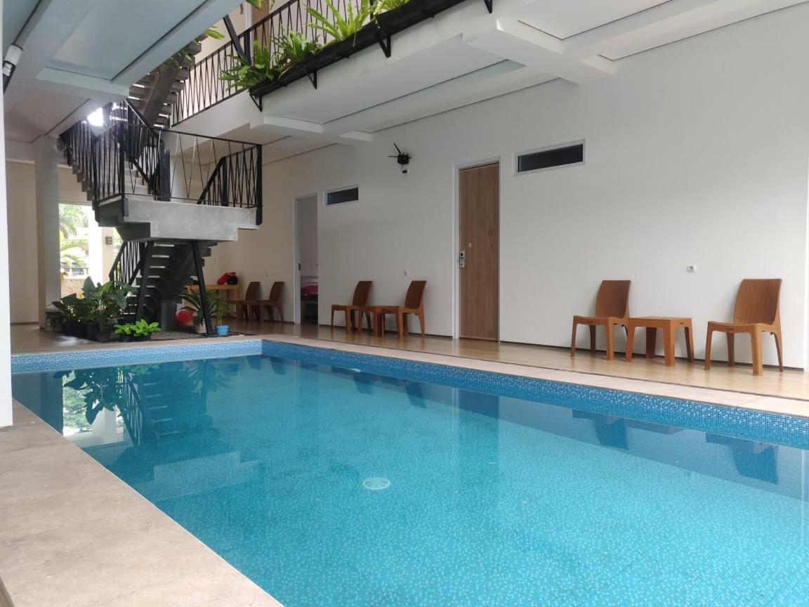 Rion Hostel Bogor Eksteriør billede