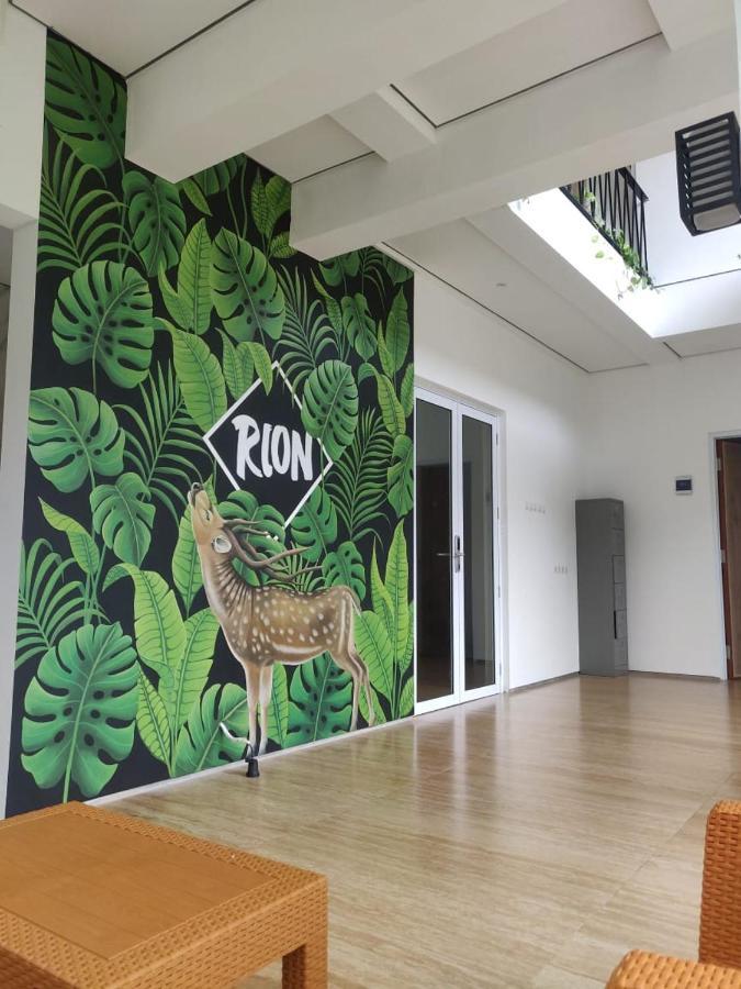 Rion Hostel Bogor Eksteriør billede