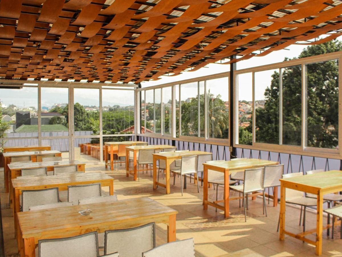 Rion Hostel Bogor Eksteriør billede